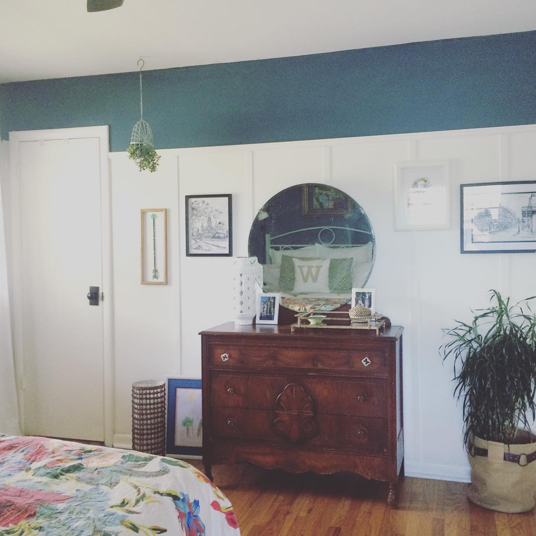 @at_home_in_maywood #thriftscorethursday #colddeadfingers #vintagedresser #hangingplant #masterbedroom #boardandbatten