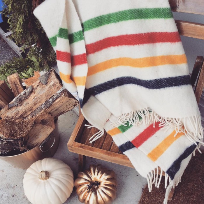 @pmqfortwo #moveitupmonday because I'm still in love with our #fallporchstyle! ???? Swing by the blog to see what else I've got going on #eclecticallyfall #falldecor #fallcolors #fall #hudsonbaycompany #hbcblanket #homedecorblogger #canadianhomedecorblogger