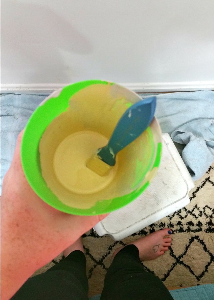 custom-mizing-wall-paints-in-a-cup