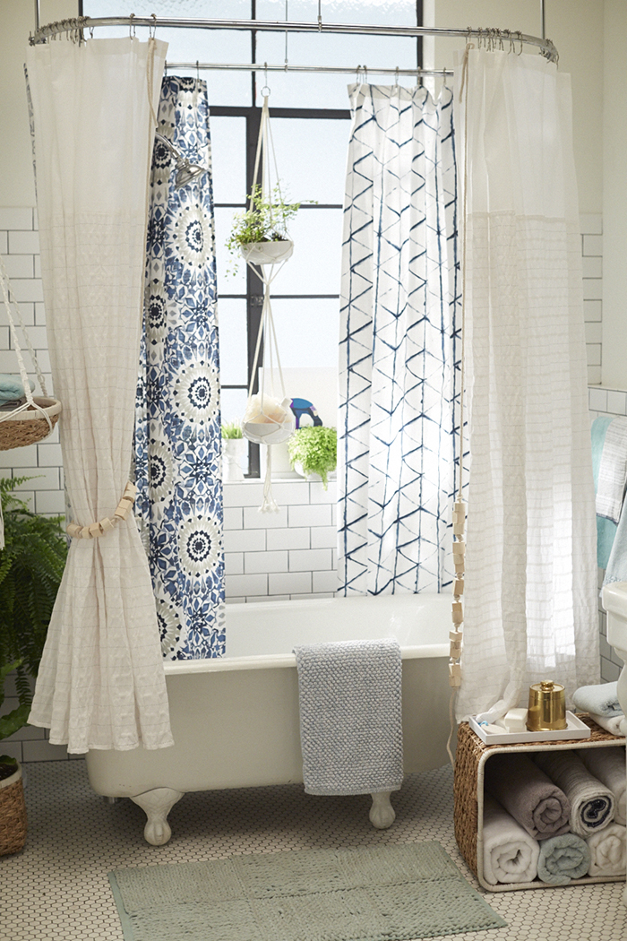 Target_Emily-Henderson_Bathroom_Blue-White-Green-Eclectic-Bohemian_bathtub