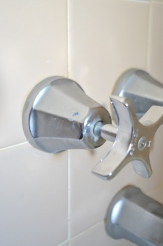 vintage-kohler-sink-faucet-tapered-base