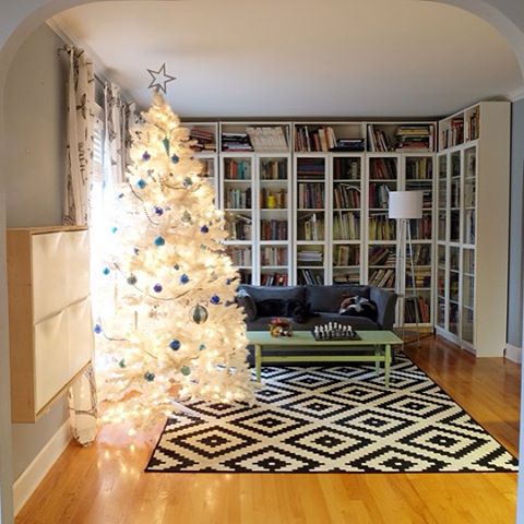 @boxycolonial Christmas home tour on the blog today! (Link in profile)....I found this white tree just in time at the thrift store last weekend #thriftscorethursday #christmas #christmastree