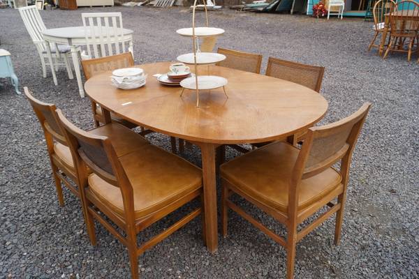 "My" free dinning set!