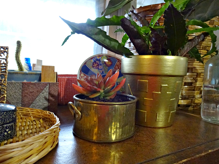 metallic planter pots 1 thrifted brass 1 DIY