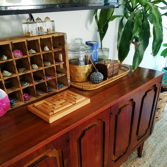 Rattan tray with campaign style coaster set