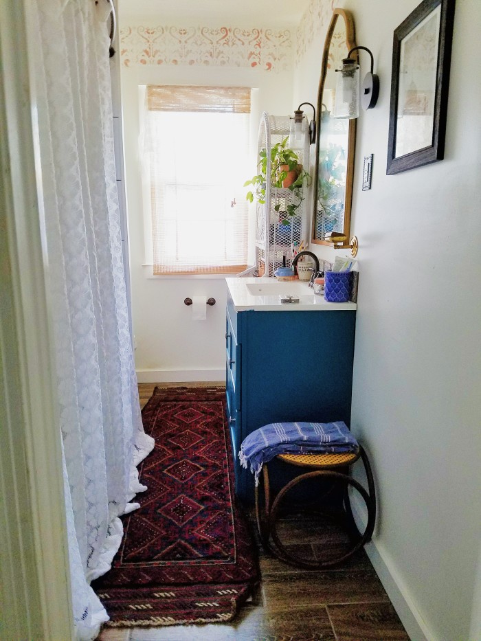 global bohemian bathroom decorated