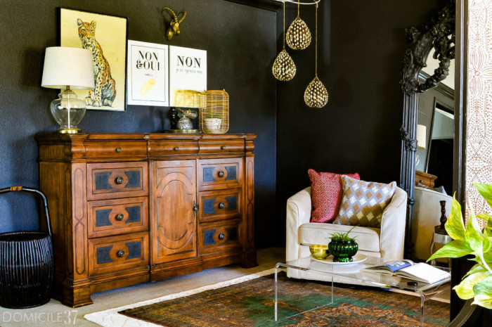 Chic-Art-and-Black-walls