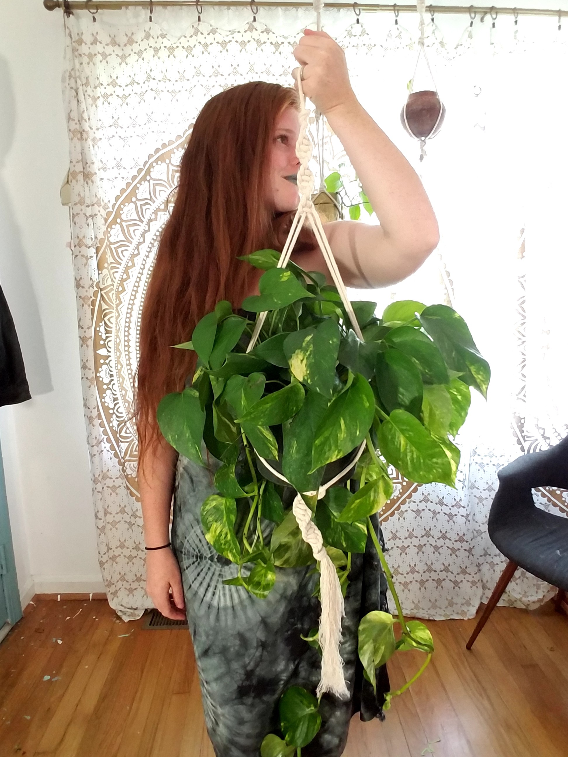 Bohemian make it yourself: macrame hanging planter with video tutorial @adesignerathome