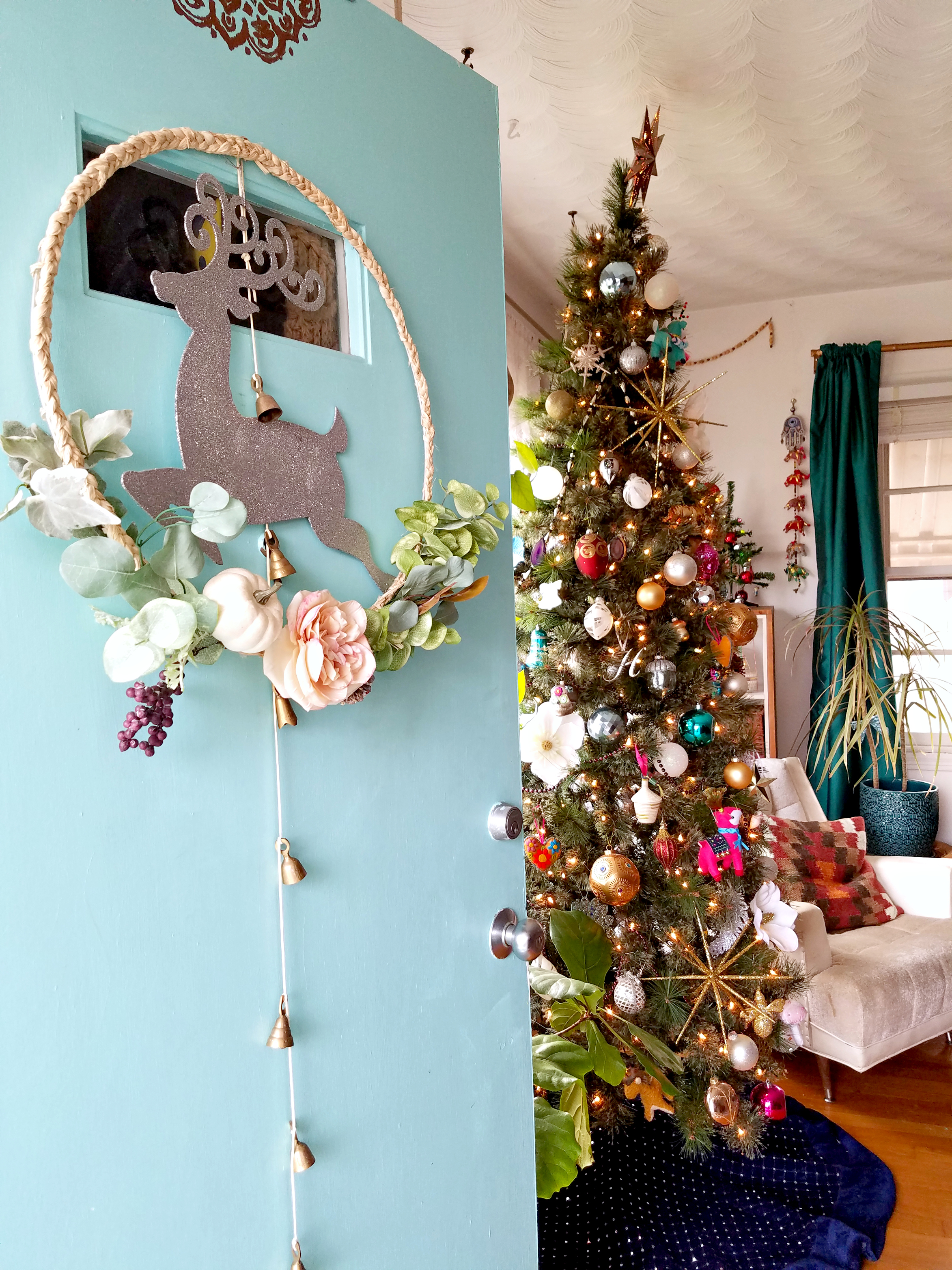 Eclectic Christmas Tree Decorating Ideas to Try Now! 