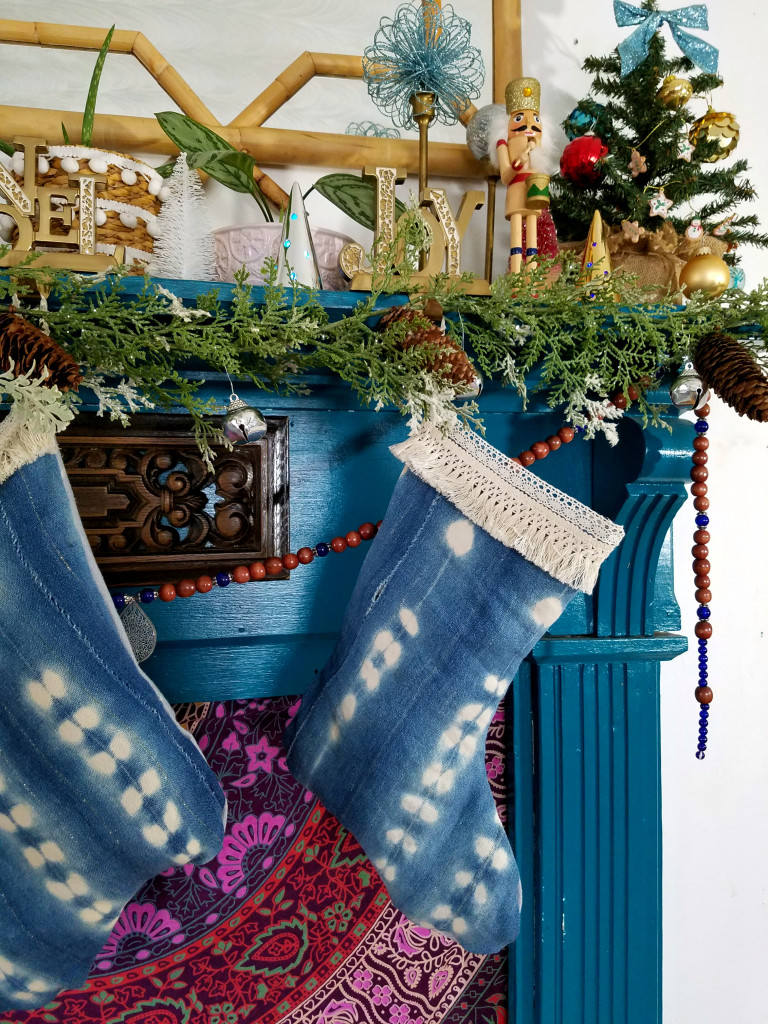colorful-eclectic-christmas-mantel-layered-garland