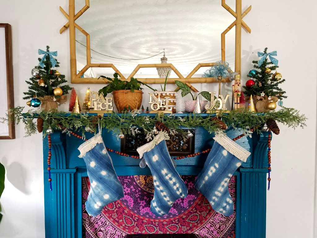 colorful-eclectic-christmas-mantel-teal-fireplace