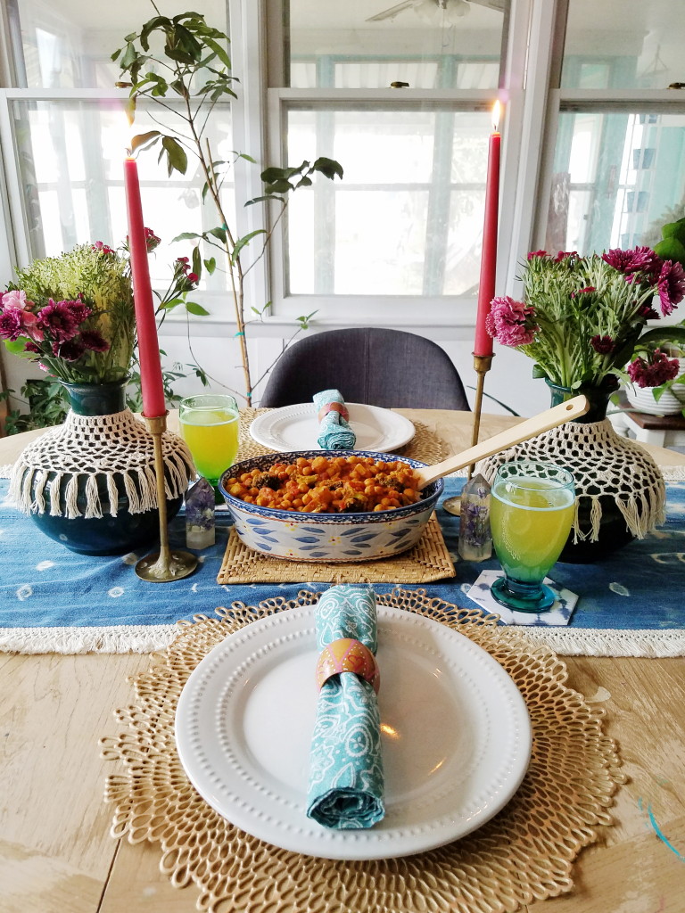 Chana Masala dinner with DIY henna inspired napkin rings. 