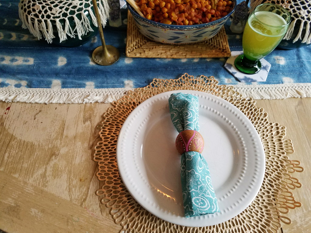 Simple and pretty boho table setting with DIY painted napkin ring. 