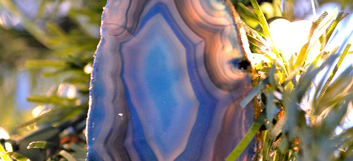 how to make a dark blue agate slice ornament with gold leaf edge