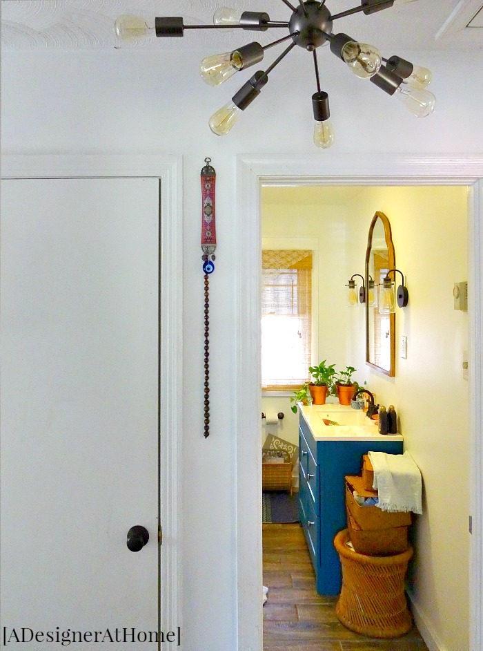 peek of the bathroom and little details of the hallway